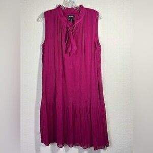 DKNY Pleated Chiffon Trapeze Dress Size 12 Pink
Split Tie V-Neck Sleeveless